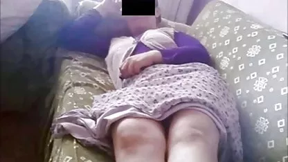 18летняя 働く 女 エロ 動画 Busty teases彼女のコック